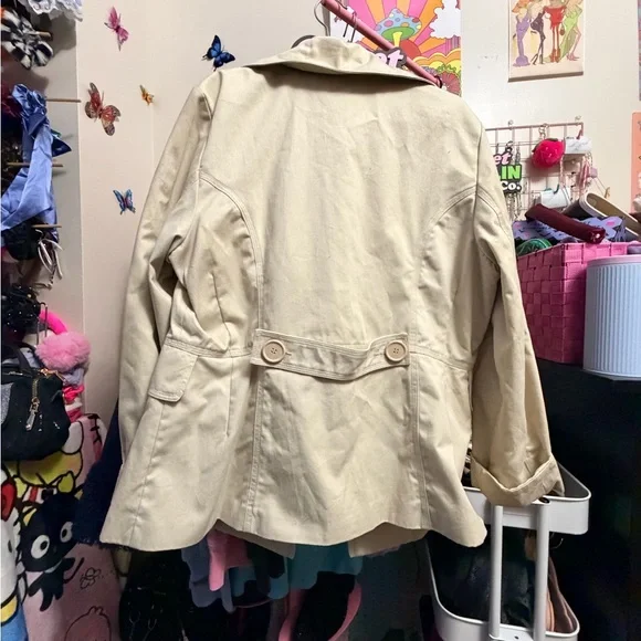 Elegant Women's Tan Trench Coat - Picture 6 of 8